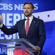 米副大統領候補の討論会、共和党バンス氏「国境開放で市民の生活が破壊された」