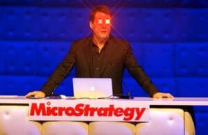 マイクロストラテジーのビットコイン戦略に学ぶ！マイニング事業者の成功法則