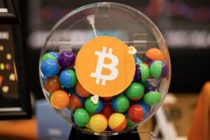 マイクロストラテジーのビットコイン戦略: 2億4300万ドルでさらに2530枚を追加購入