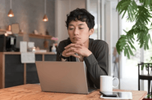 年収500万円から始めるS&P500投資:2年間の成果とは?