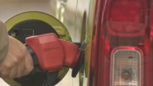 190円台の壁を越えて：ガソリン価格の最新動向とその影響