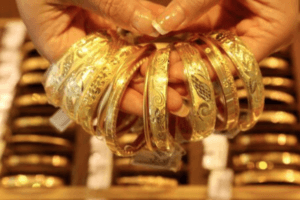 金価格が3000ドルの壁を越えた理由と未来の投資戦略