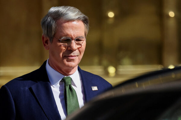 米財務長官が警鐘：パウエル解任は金融市場に何をもたらすか？