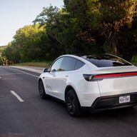 テスラのロボタクシー、初日から交通違反ｗｗｗどうなっとるんやｗ