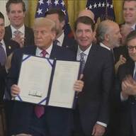 【驚愕】トランプ署名の法案が暗号資産業界に激震を与える！？