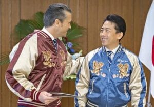 小泉進次郎が贈る!米国防長官とのお揃いスカジャン物語