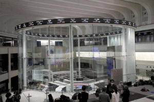 NISAつみたて投資枠、年齢拡大するけど増税ヤバいwww