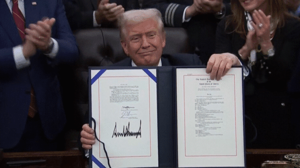 トランプさんのおかげで43日間の政府閉鎖が終わったで！草