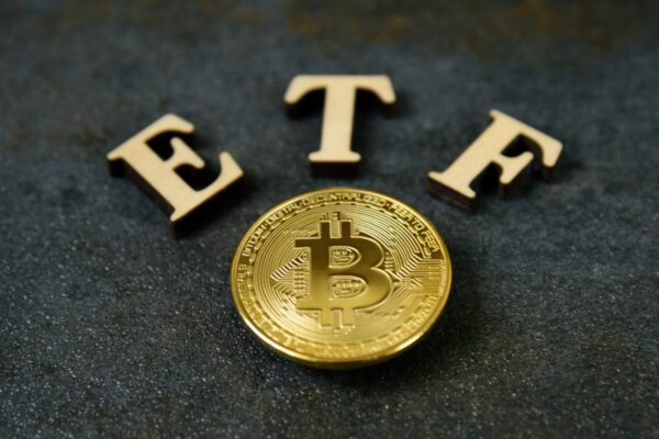 【悲報】ビットコインETFが終焉？40億ドル流出で仮想通貨ヤバいんやけど