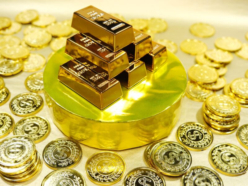 金（ゴールド）高騰！それでも株式投資が優位な理由とは？