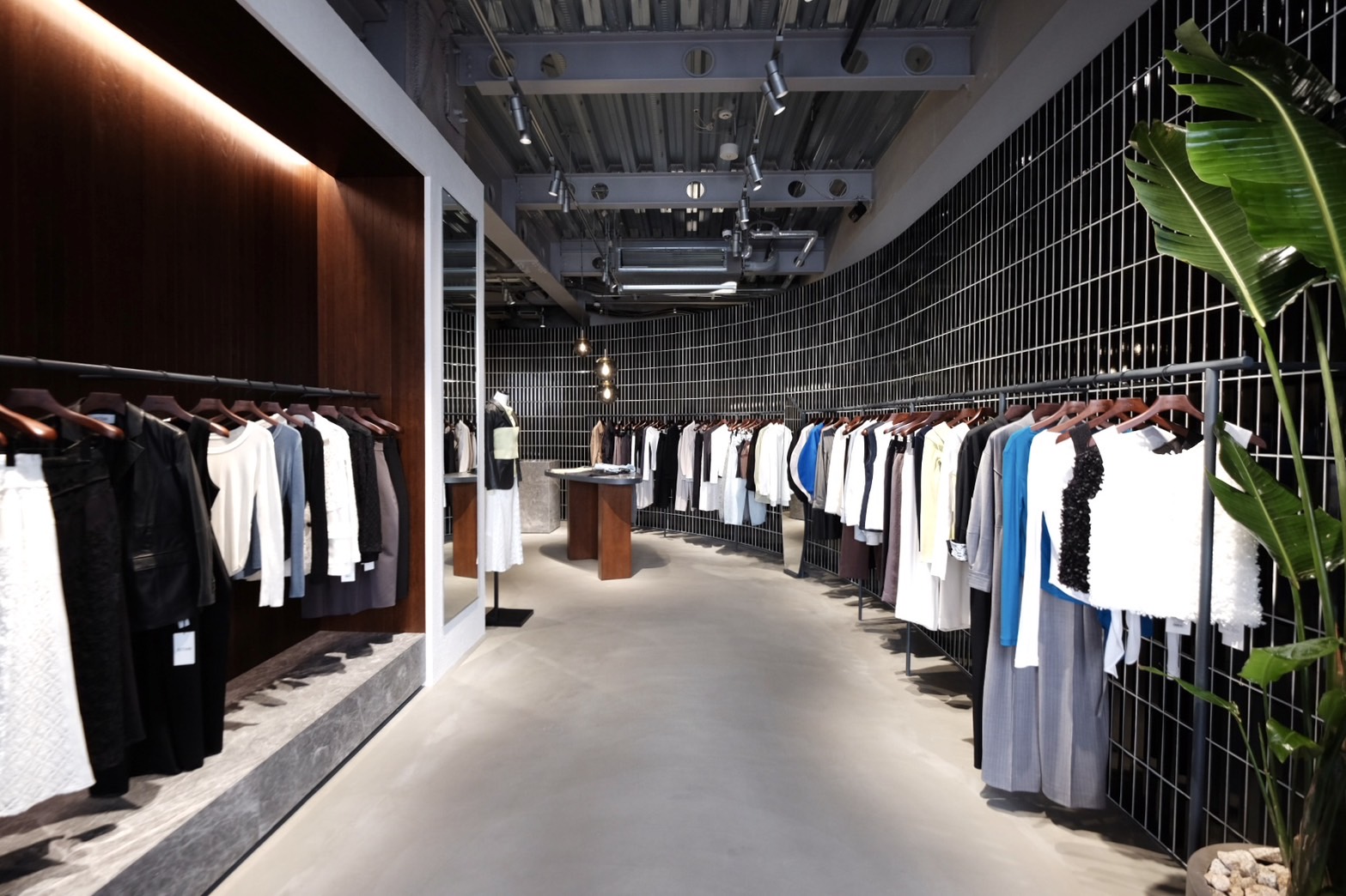 「小売個別株の明暗」── 2月の既存店売上で勝ち組・負け組が鮮明に